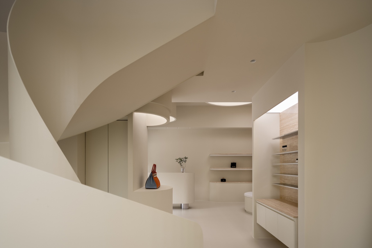 路易诗兰丨服装买手店灵感分享 | 用空间呼吸感卖爆服装